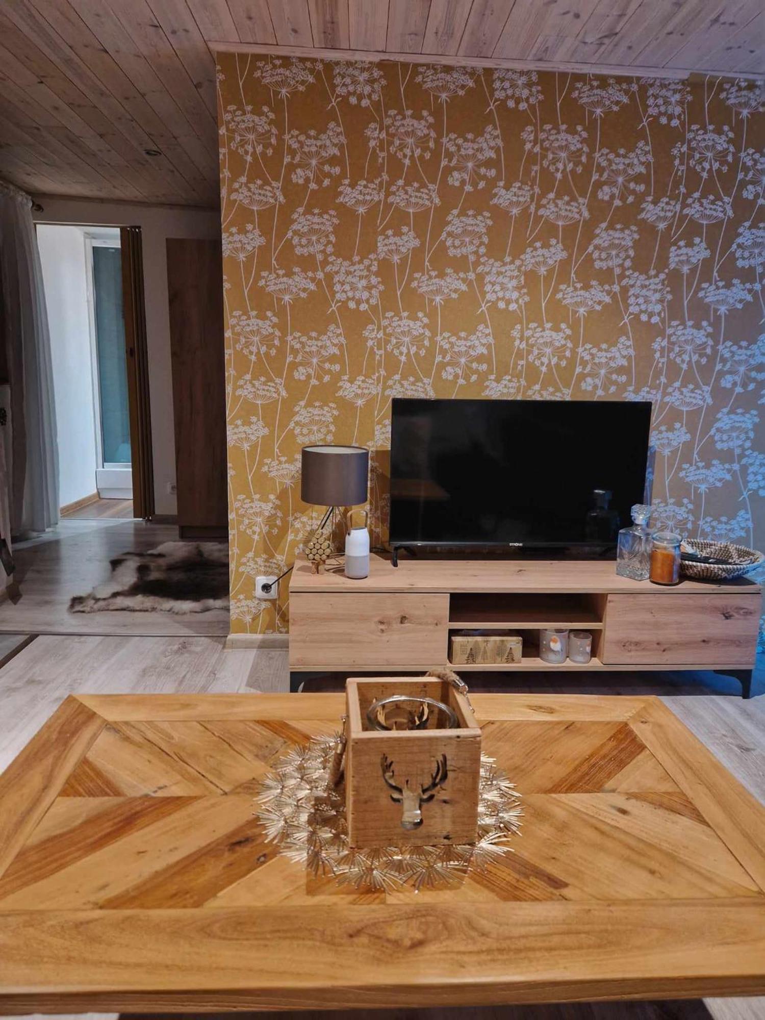 Chata Jeleni Drevenice S Vlastni Virivkou Horni Halze Exterior photo